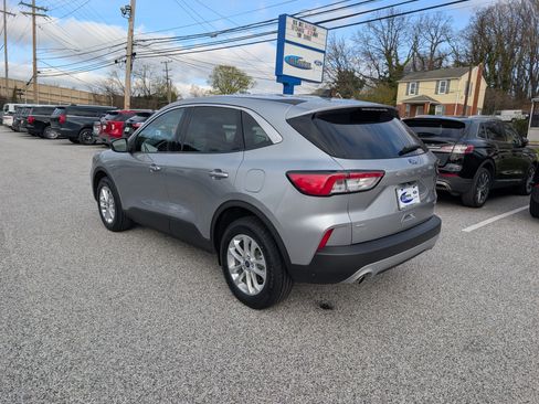 Certified 2022 Ford Escape SE w/ Cold Weather Package AWD/4WD image 5