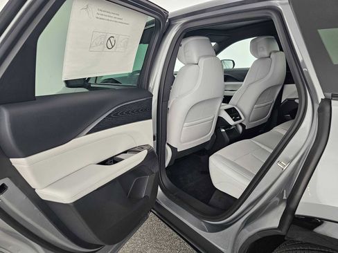 Used 2026 Cadillac Lyriq Luxury w/ LPO, Floor Liner Package RWD image 15