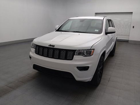 Used 2018 Jeep Grand Cherokee Altitude AWD/4WD image 15