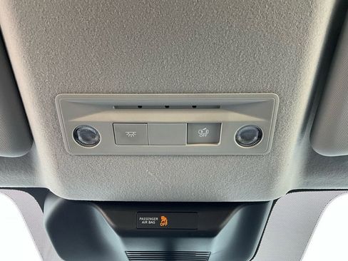 Used 2025 Nissan Kicks SV image 15