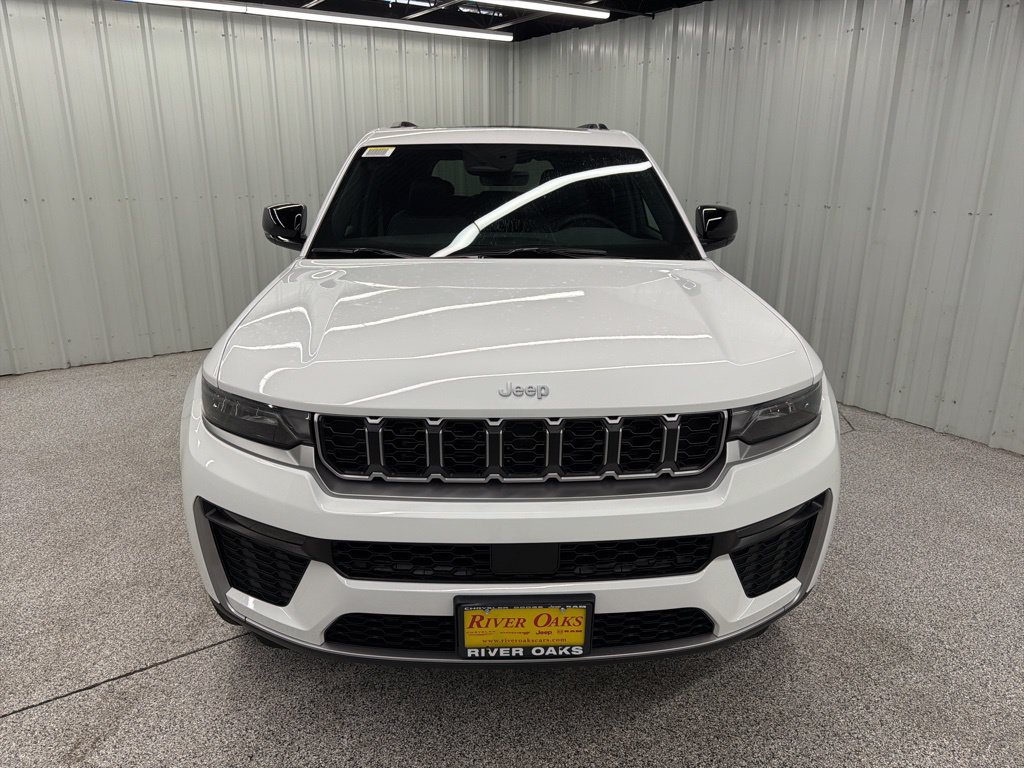 New 2026 Jeep Grand Cherokee Limited RWD image 2