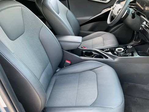 Used 2024 Kia Niro EX FWD image 19