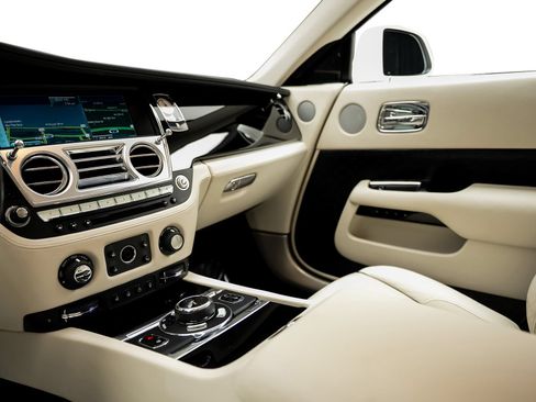 Used 2017 Rolls-Royce Wraith RWD image 41