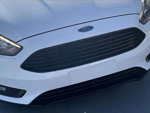 Used 2018 Ford Focus SE w/ SE Appearance Package image 29