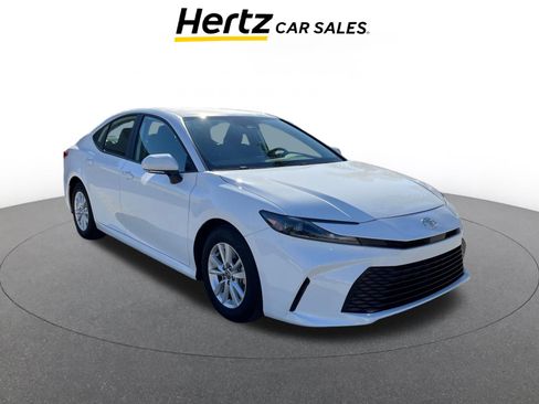 Used 2025 Toyota Camry LE image 1