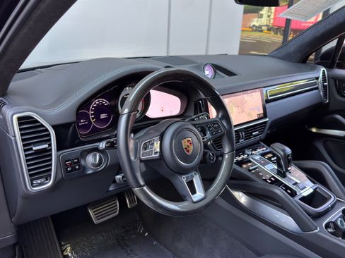 Used 2021 Porsche Cayenne Turbo S image 14