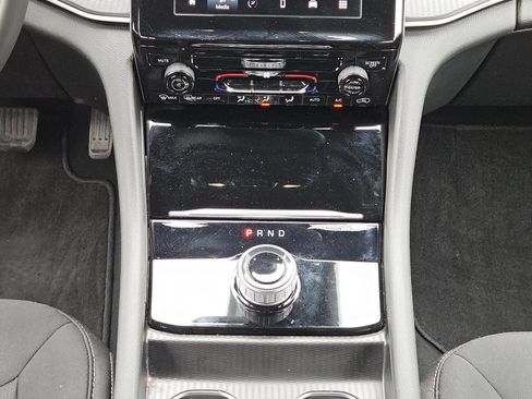 Used 2024 Jeep Grand Cherokee Laredo RWD image 19