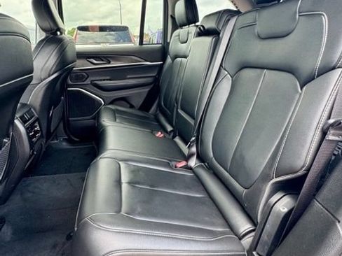 Used 2022 Jeep Grand Cherokee Limited AWD/4WD image 12