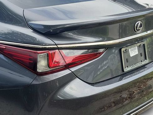Used 2022 Lexus ES 300h F Sport w/ Accessory Package 2 FWD image 5
