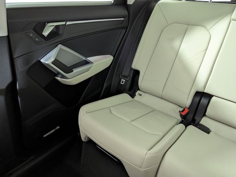 Certified 2025 Audi Q3 2.0T Premium Plus w/ Premium Plus Package image 11