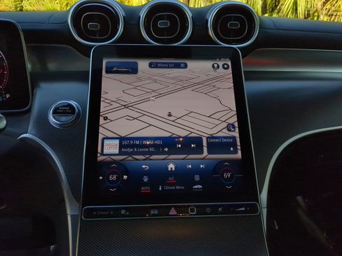 Used 2024 Mercedes-Benz GLC 300 4MATIC image 21