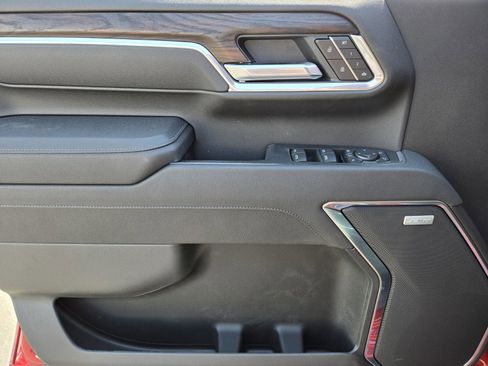 New 2025 GMC Sierra 2500 SLT w/ SLT Premium Package image 9