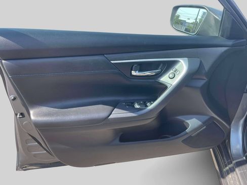 Used 2018 Nissan Altima 2.5 SR w/ Interior Lighting Package FWD image 15