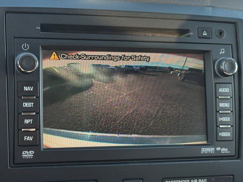 Used 2011 Buick Enclave CXL image 23