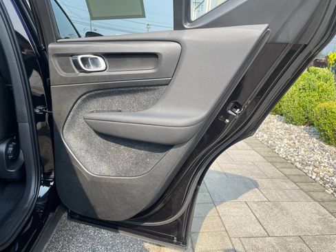 Used 2025 Volvo XC40 B5 Core AWD/4WD image 13