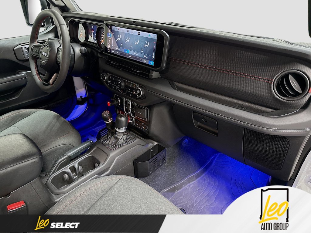 Used 2024 Jeep Gladiator Rubicon w/ Technology Group AWD/4WD image 32