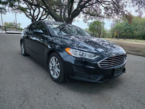 Used 2020 Ford Fusion SE image 2