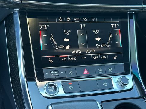 Used 2022 Audi Q7 Premium image 22