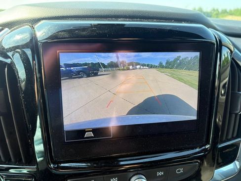 Used 2023 Chevrolet Traverse LT FWD image 24