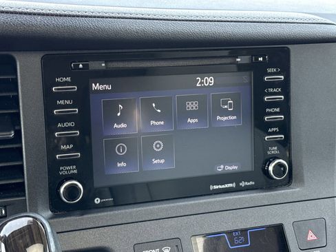 Used 2020 Toyota Sienna XLE Premium image 27