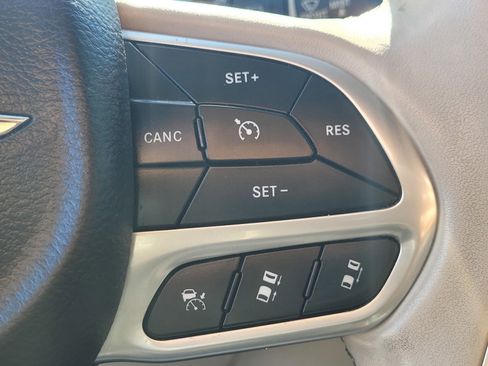 Used 2020 Chrysler Pacifica Limited w/ Advanced Safetytec Group image 22