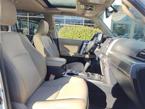 Used 2018 Toyota 4Runner SR5 Premium image 30