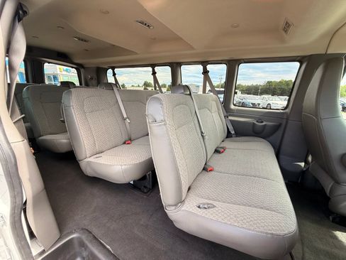 Used 2026 Chevrolet Express 3500 LT w/ LT Preferred Equipment Group RWD image 17
