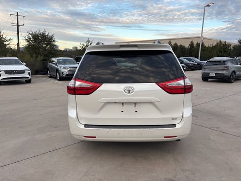 Used 2017 Toyota Sienna XLE image 6