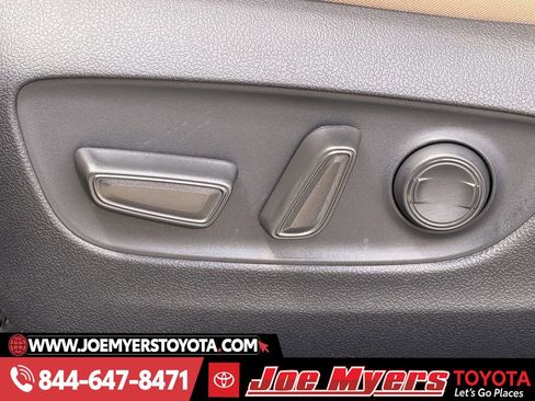 Used 2025 Toyota RAV4 XLE image 27