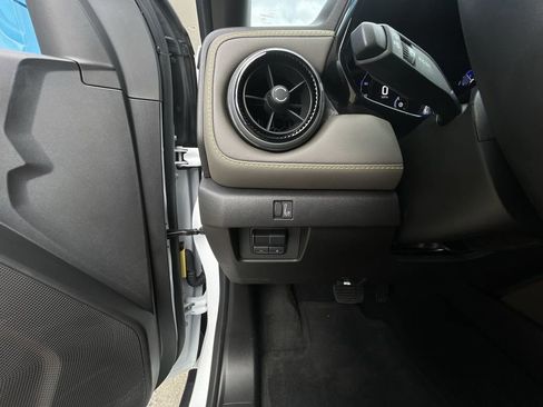 Certified 2026 Chevrolet Colorado ZR2 w/ Technology Package AWD/4WD image 17