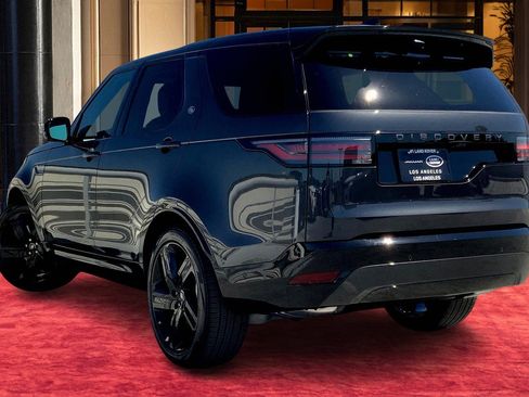 New 2025 Land Rover Discovery Dynamic SE image 3