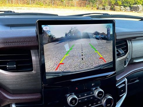 Used 2023 Ford Expedition Limited image 14