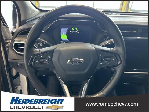 Used 2022 Chevrolet Bolt EUV LT w/ Convenience Package image 17