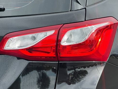 Used 2020 Chevrolet Equinox LS FWD image 48
