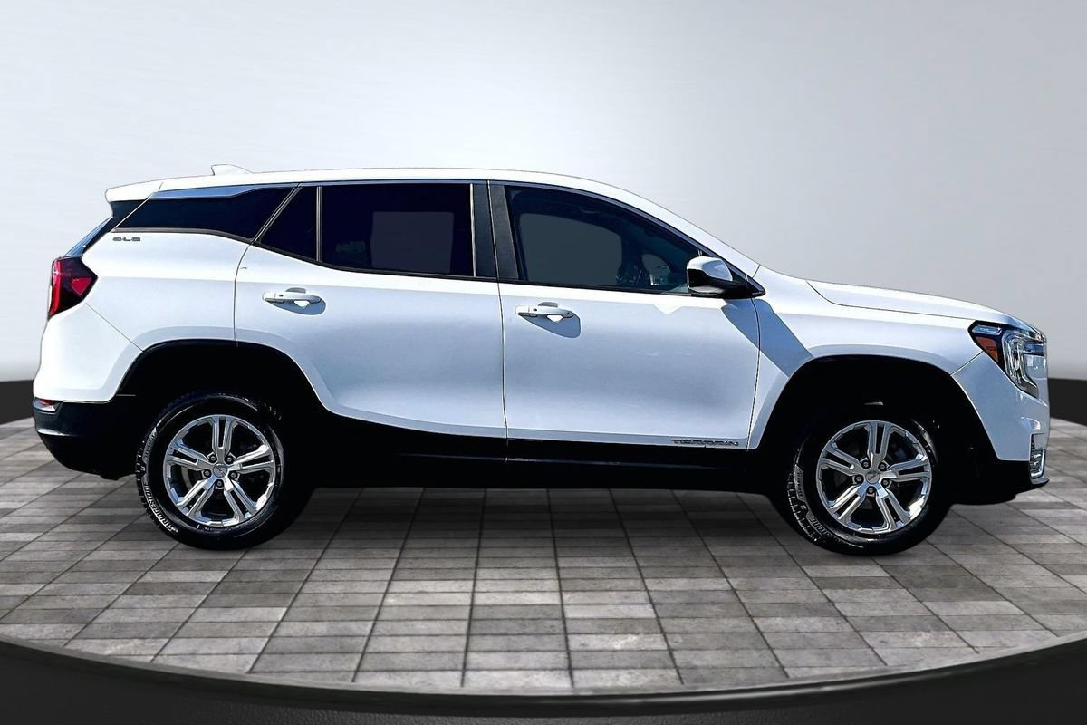 Used 2022 GMC Terrain SLE AWD/4WD image 8