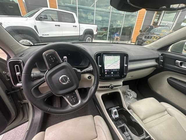 Used 2025 Volvo XC40 B5 Plus w/ Protection Package Premier AWD/4WD image 37