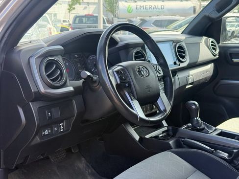 Used 2021 Toyota Tacoma TRD Off-Road w/ Technology Package AWD/4WD image 5
