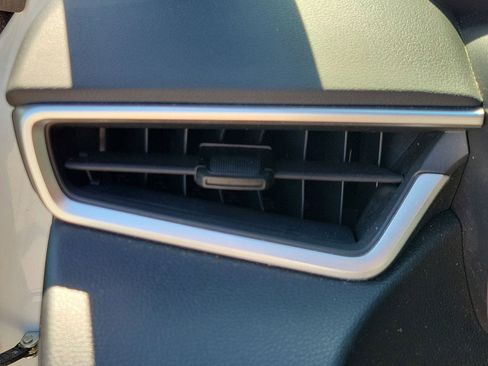 Used 2024 Toyota Corolla SE image 31