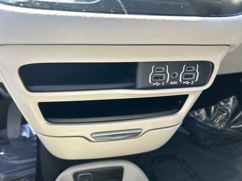 Certified 2023 Chrysler Pacifica Touring-L image 40