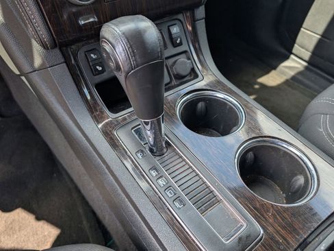 Used 2015 Chevrolet Traverse LT w/ Style and Technology Package image 18