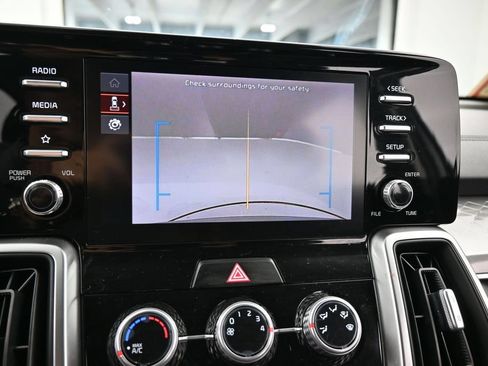 Used 2023 Kia Sorento LX FWD image 21