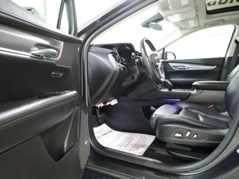 Used 2017 Cadillac XT5 Luxury w/ Driver Awareness Package image 9