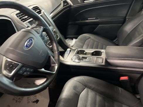 Used 2017 Ford Fusion SE w/ Fusion SE Technology Package image 26