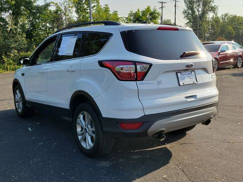 Used 2018 Ford Escape SE FWD image 3