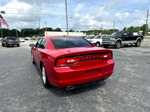 Used 2013 Dodge Charger SE image 4