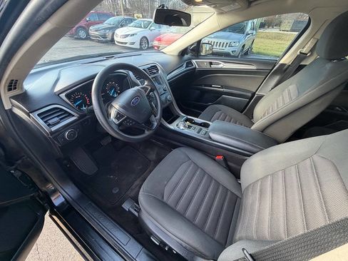 Used 2017 Ford Fusion SE image 9