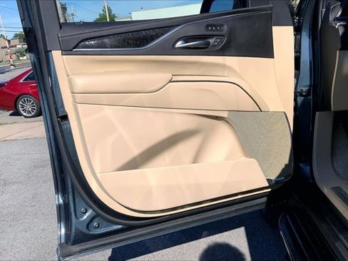 Used 2021 Cadillac Escalade Premium Luxury AWD/4WD image 23