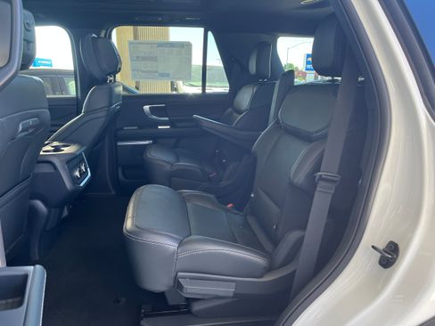 New 2026 Ford Expedition Platinum w/ Stealth Appearance Package AWD/4WD image 7