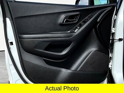 Used 2021 Chevrolet Trax LT image 18