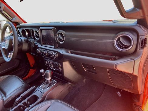 Used 2023 Jeep Wrangler Unlimited Sahara w/ Cold Weather Group AWD/4WD image 33